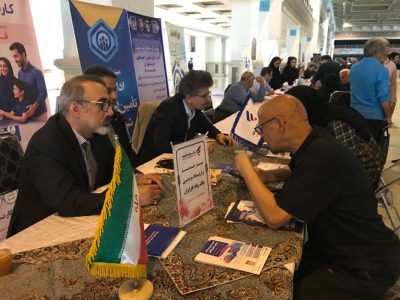 برپایی میز خدمت بانک رفاه کارگران در میعادگاههای نماز جمعه سراسر کشور به مناسبت هفته دولت