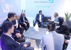 بازدید مدیرعامل بانک رفاه کارگران از نمایشگاه الکامپ؛ تأکید بر توسعه بانکداری دیجیتال