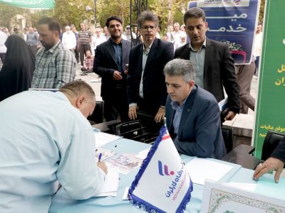 میز خدمت بانک رفاه کارگران در نماز جمعه تهران برپا شد